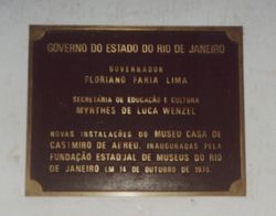 Placa Comemorativa do trmino da reforma da Casa de Casimiro de Abreu no perodo de 1964 a 1974